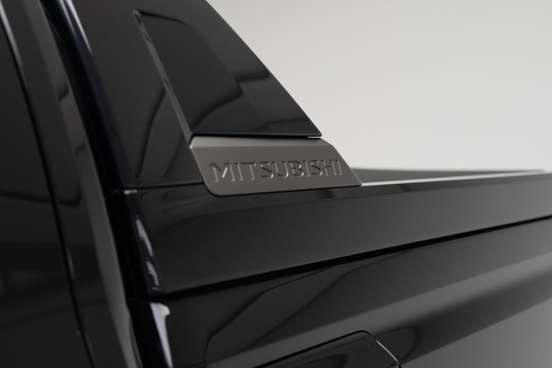 MITSUBISHI-TRITON-2025