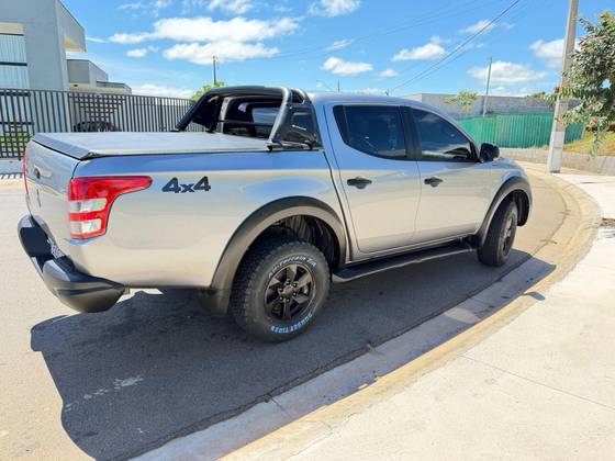 MITSUBISHI L200 TRITON 2.4 16V TURBO DIESEL OUTDOOR GLS CD 4X4 AUTOMÁTICO