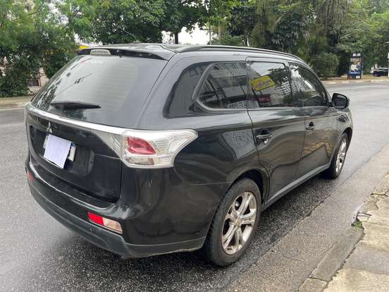 MITSUBISHI-OUTLANDER-2014
