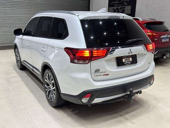 MITSUBISHI-OUTLANDER-2018