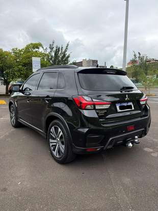 MITSUBISHI-OUTLANDER-2021