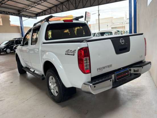 NISSAN-FRONTIER-2011
