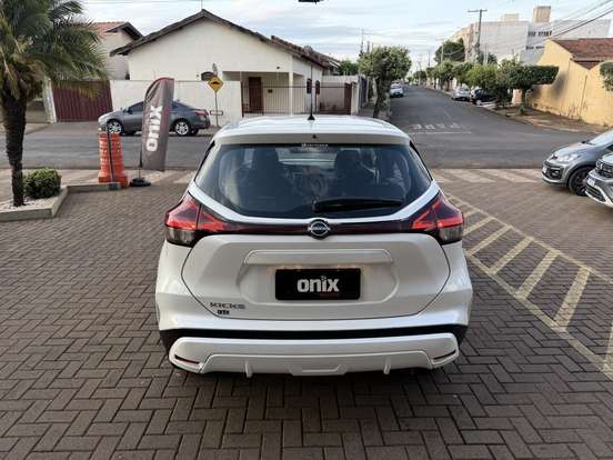 NISSAN-KICKS-2024