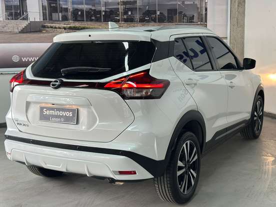 NISSAN-KICKS-2023