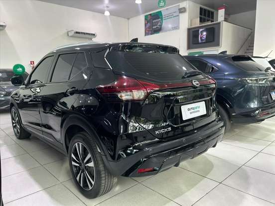NISSAN-KICKS-2023
