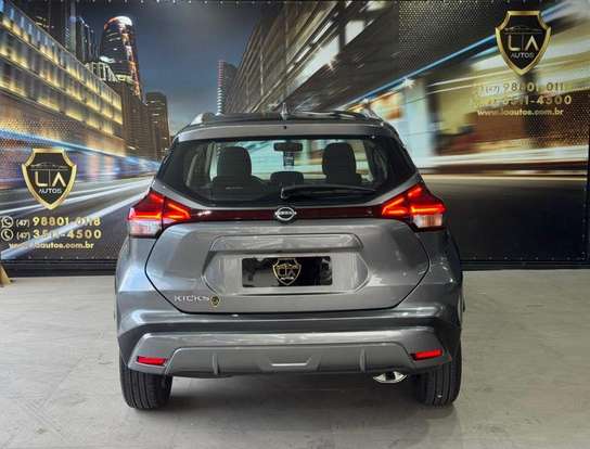 NISSAN-KICKS-2023