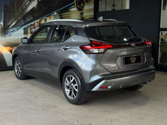 NISSAN-KICKS-2023