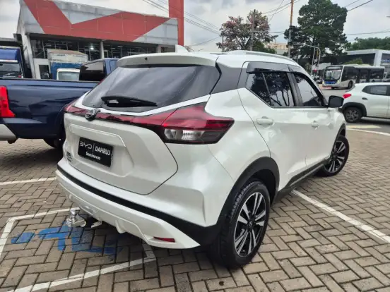 NISSAN-KICKS PLAY-2025