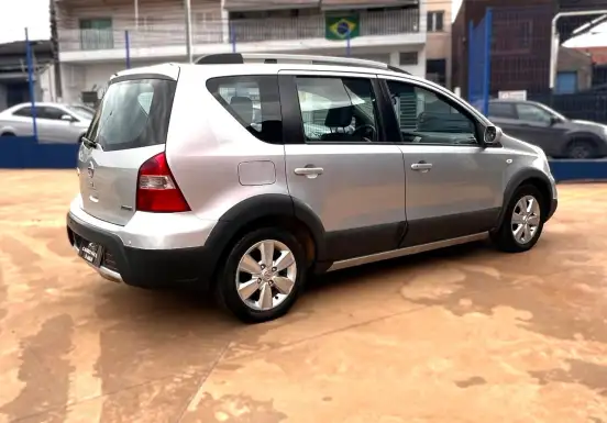 NISSAN-LIVINA-1.8 SL X-GEAR 16V FLEX 4P AUTOMÁTICO NISSAN-LIVINA-2013
