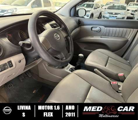 NISSAN-LIVINA-2010