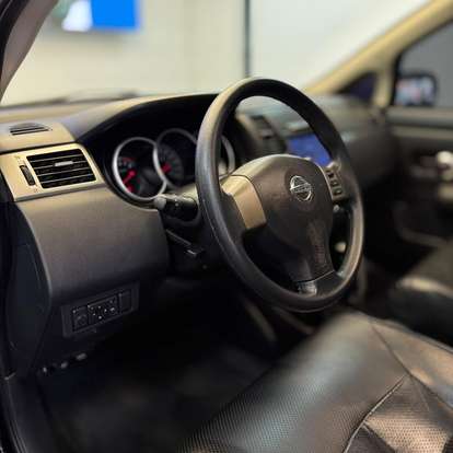 NISSAN-TIIDA-2012