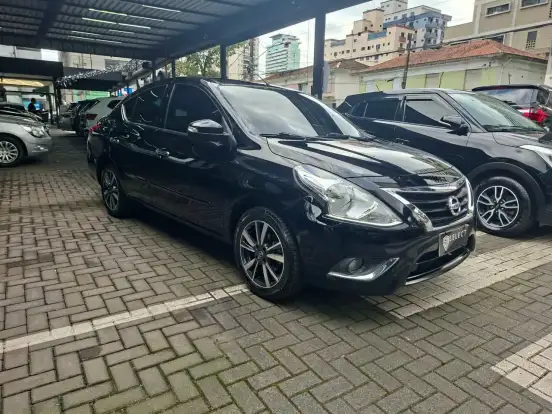 NISSAN-VERSA-2018