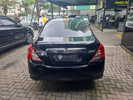 NISSAN-VERSA-2018
