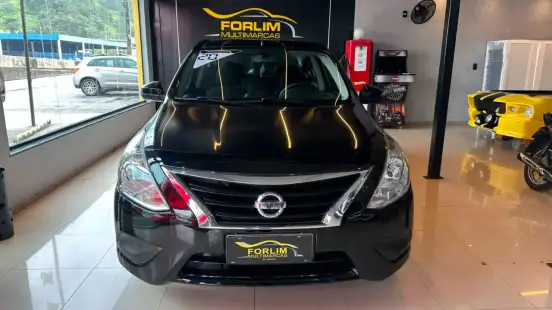 NISSAN-VERSA-2020