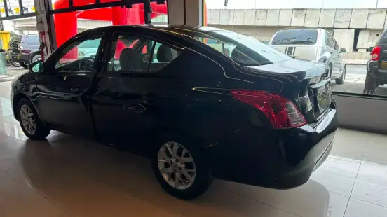 NISSAN-VERSA-2020