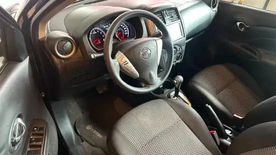 NISSAN-VERSA-2020