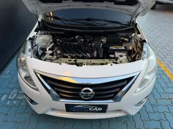 NISSAN-VERSA-2017