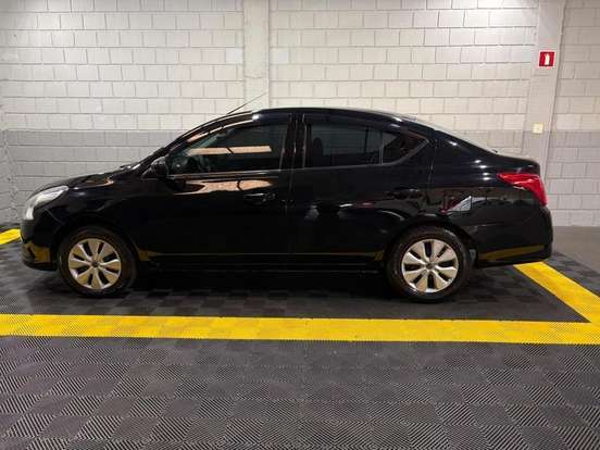 NISSAN-VERSA-2018