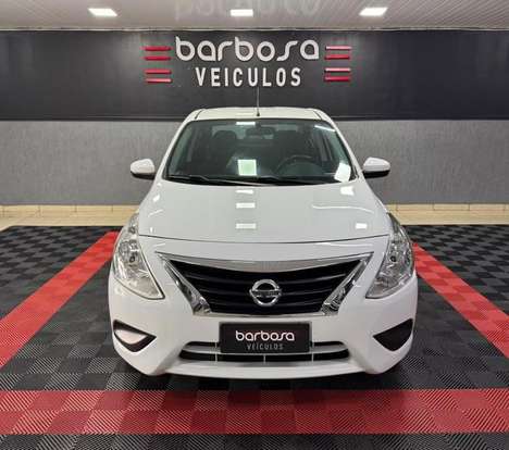 NISSAN-VERSA-2017