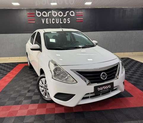 NISSAN-VERSA-2017