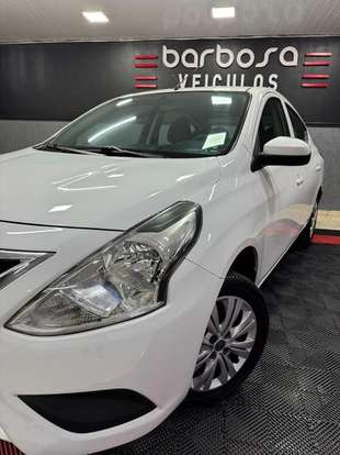 NISSAN-VERSA-2017