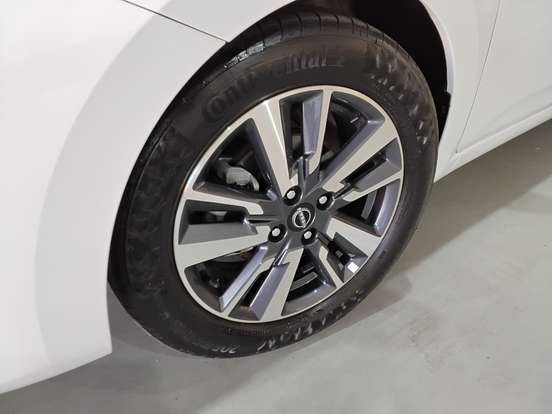 NISSAN-VERSA-2023