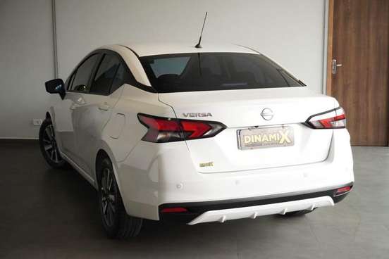 NISSAN-VERSA-2023