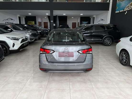 NISSAN-VERSA-2021