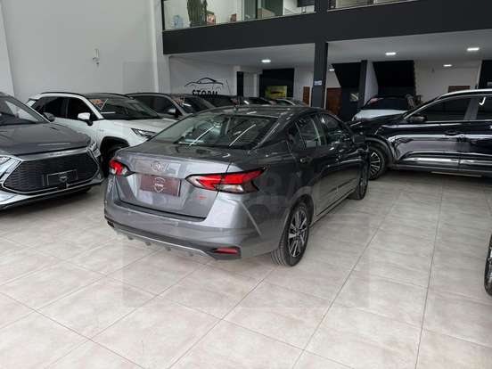 NISSAN-VERSA-2021