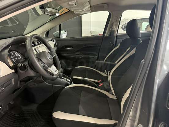 NISSAN-VERSA-2021