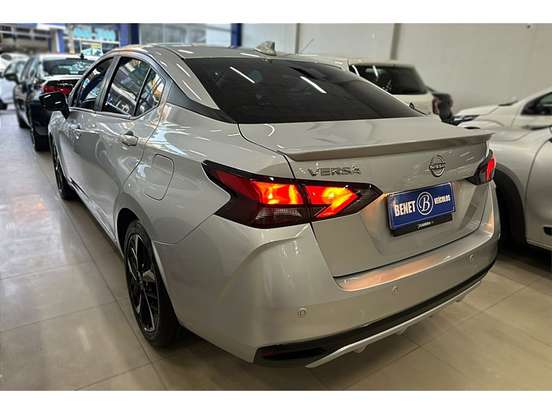 NISSAN-VERSA-2023