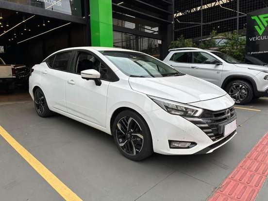 NISSAN-VERSA-2023