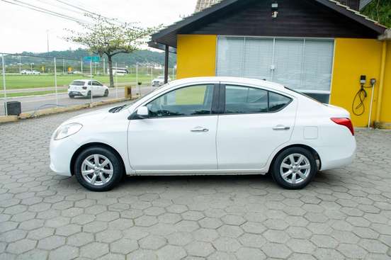 NISSAN-VERSA-2014