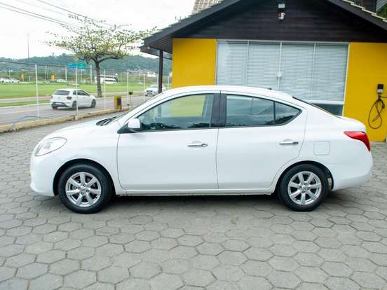 NISSAN-VERSA-1.6 16V FLEX SL 4P MANUAL NISSAN-VERSA-2014