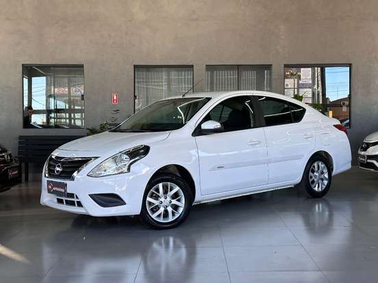 NISSAN-VERSA-2019