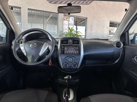 NISSAN-VERSA-2019