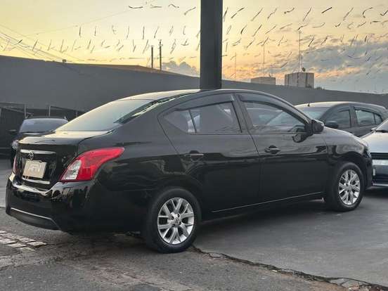 NISSAN-VERSA-2019