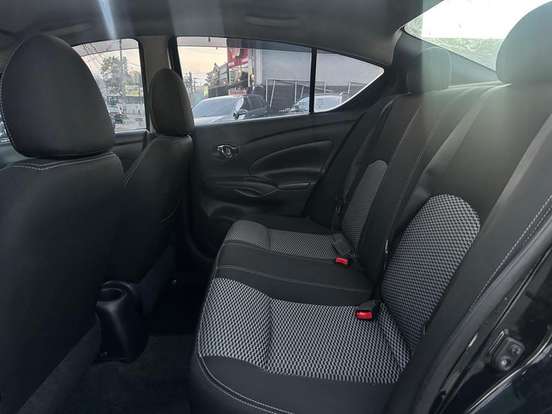 NISSAN-VERSA-2019