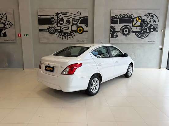 NISSAN-VERSA-2018