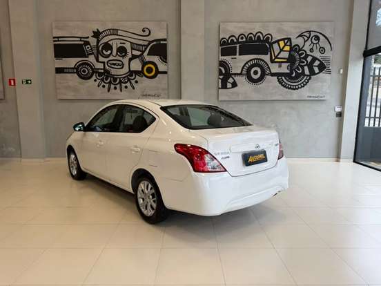 NISSAN-VERSA-2018
