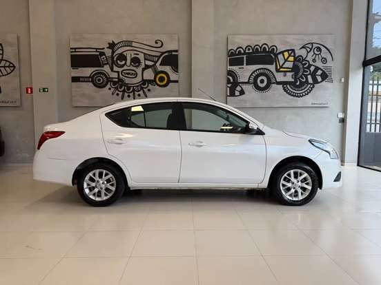 NISSAN-VERSA-2018
