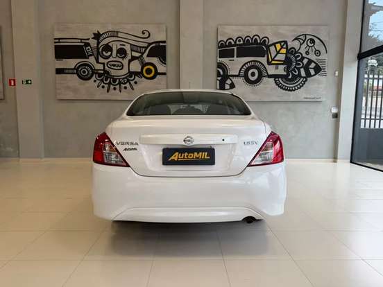 NISSAN-VERSA-2018