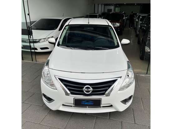 NISSAN-VERSA-2017