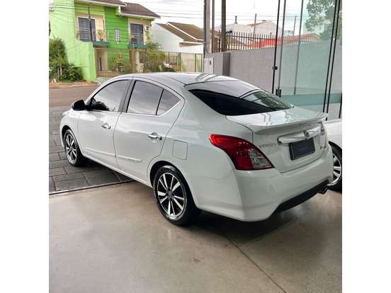 NISSAN-VERSA-2017