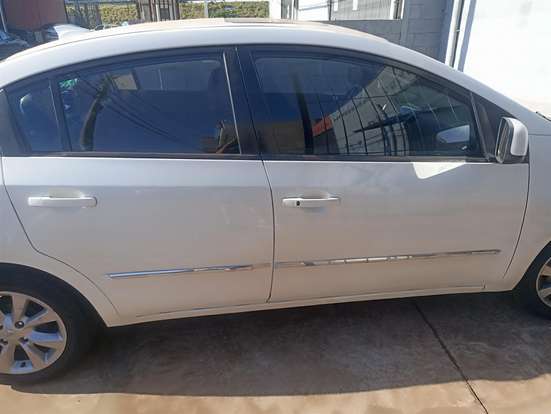 NISSAN-SENTRA-2010