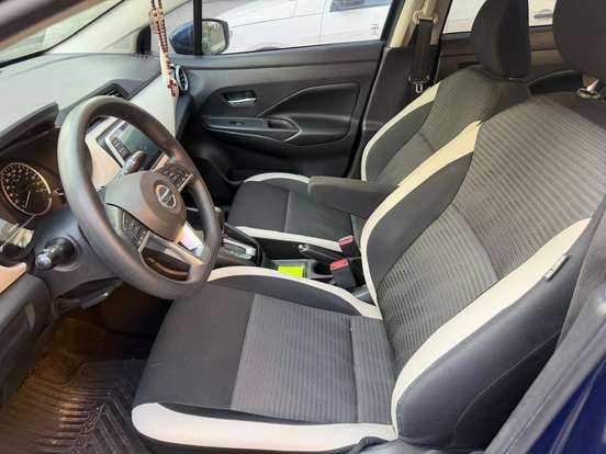 NISSAN-VERSA-2021