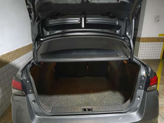 NISSAN-VERSA-2020