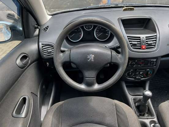 PEUGEOT-207-1.4 XR 8V FLEX 4P MANUAL PEUGEOT-207-2010