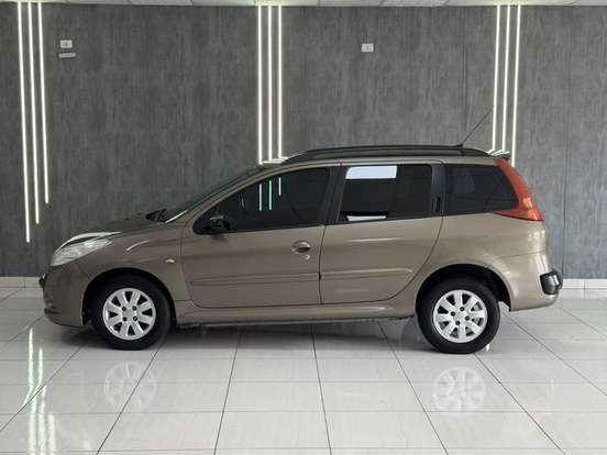PEUGEOT-207-1.4 XR SPORT SW 8V FLEX 4P MANUAL PEUGEOT-207-2010