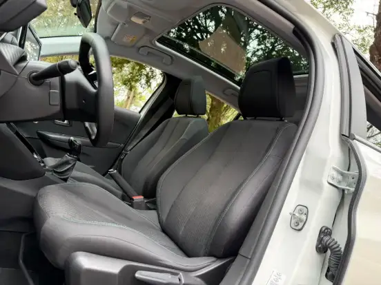 PEUGEOT-208-2022